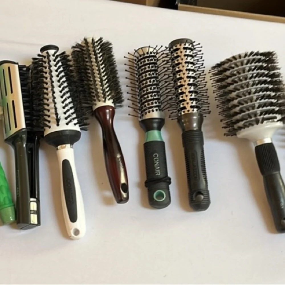 CURLMASTER ,REVLON,CONAIR various size blow out brushes , round and vent 7 total
